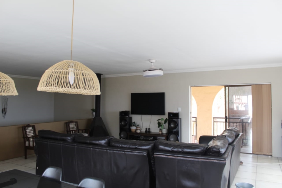 5 Bedroom Property for Sale in Wavecrest Eastern Cape